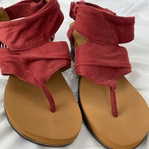 BearPaw Maroon Wedges